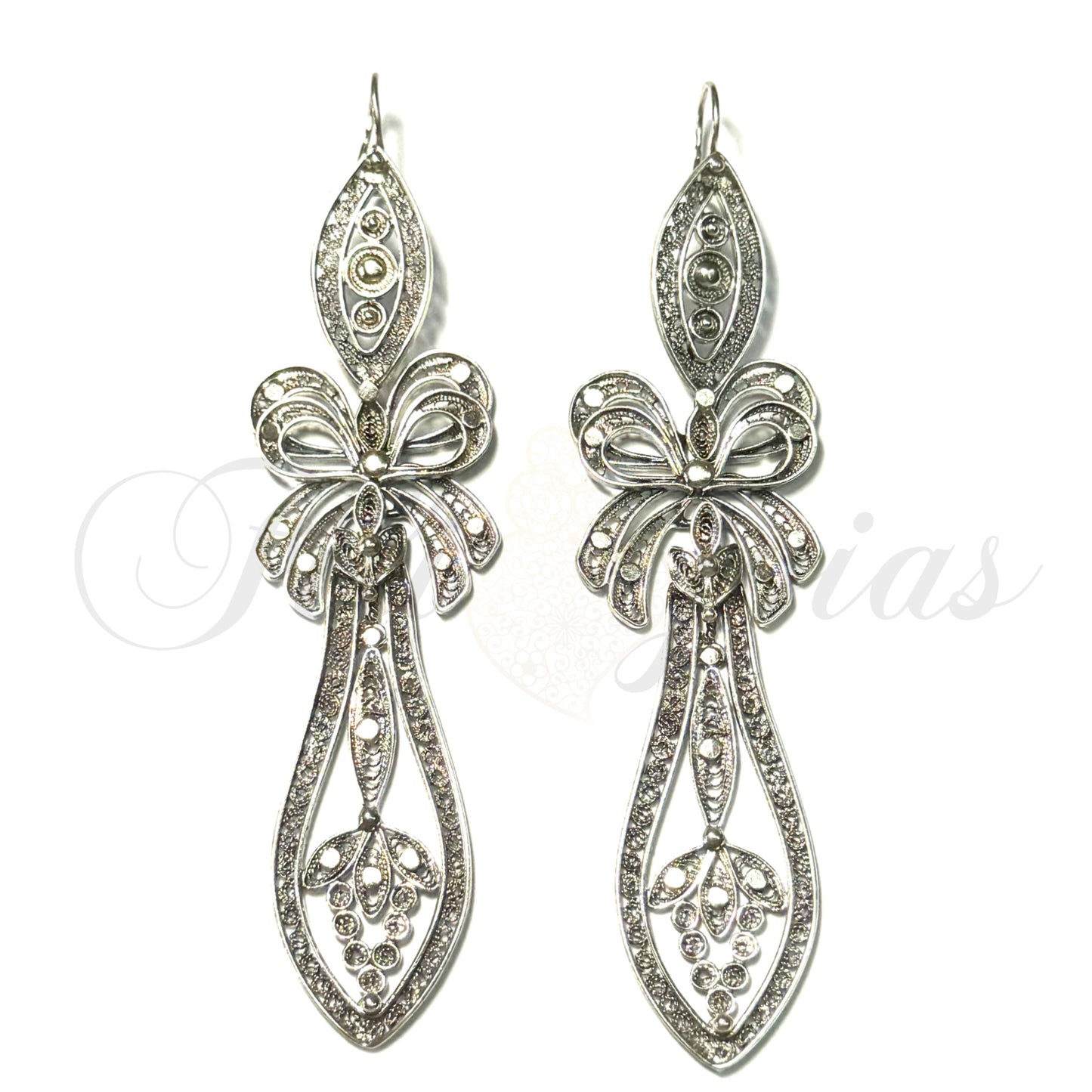 Brinco Cacho de Uvas e Laço