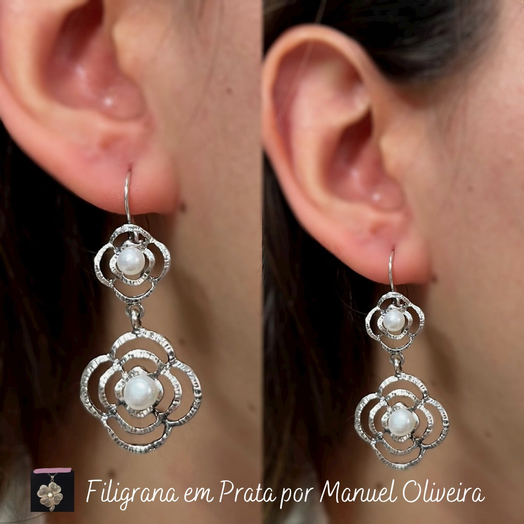 Brinco Duas Flores de Pérola