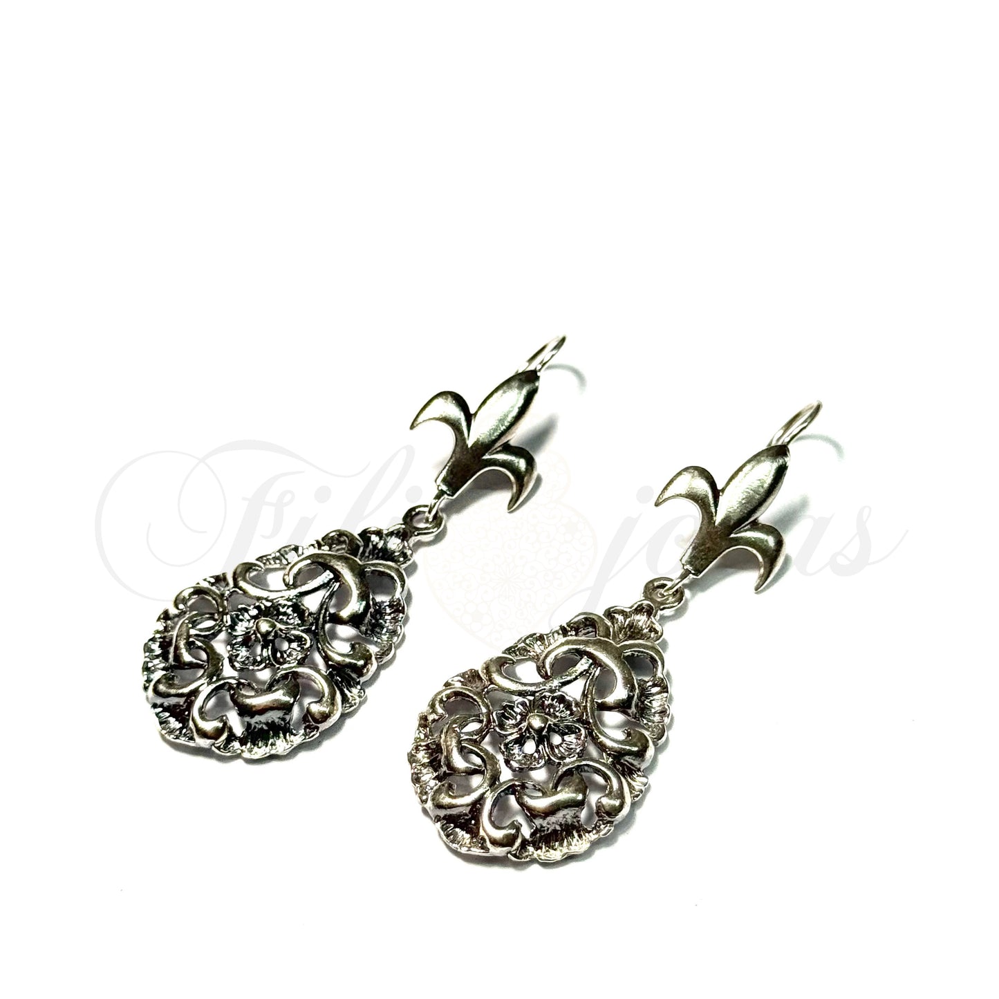 Brinco flor de Lis tradicional