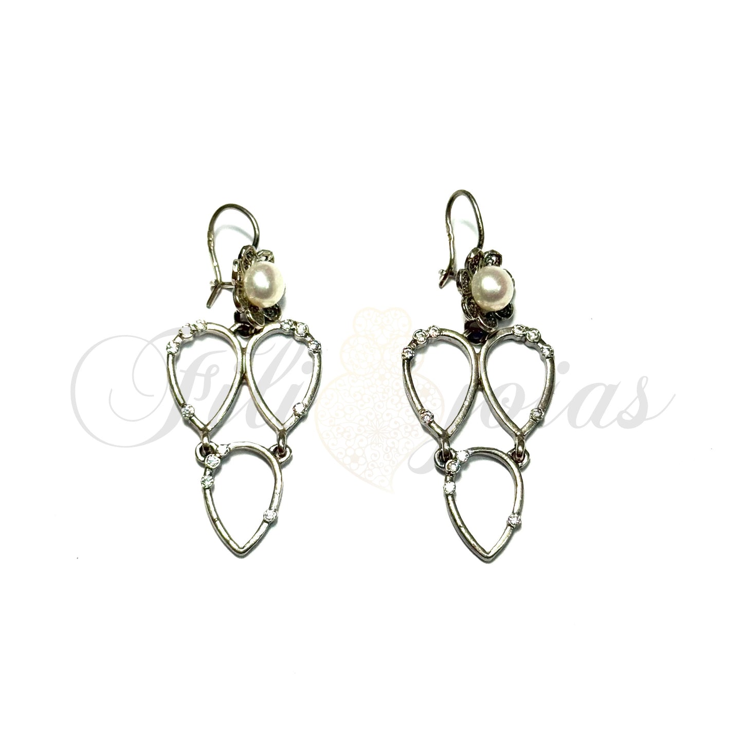 Brinco Sofisticado com Flor