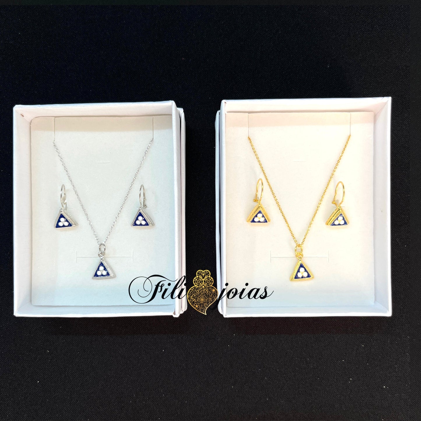 Brinco Triângulo de Esmalte (Tamanho S)