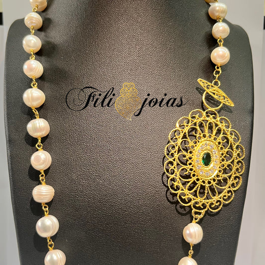 Colar de Pérolas com a Medalha Barroca