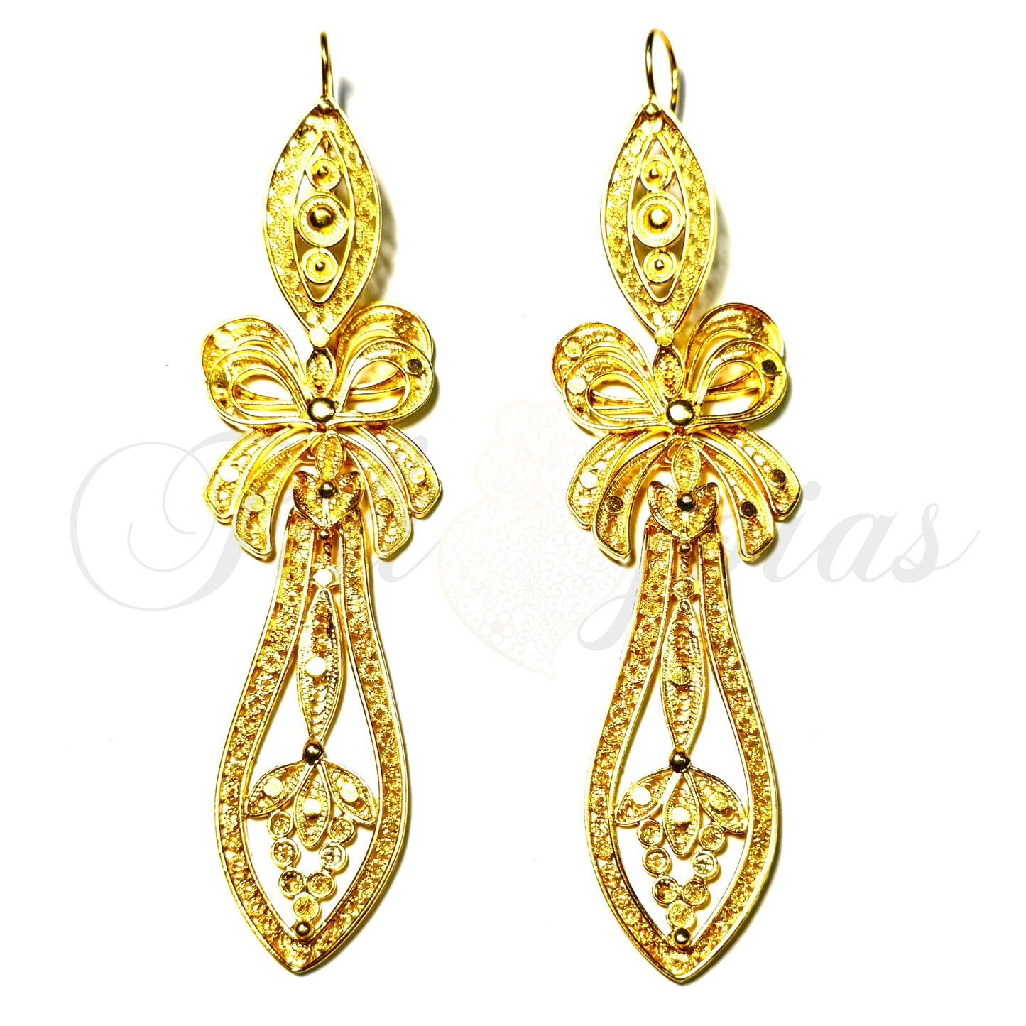 Brinco Cacho de Uvas e Laço