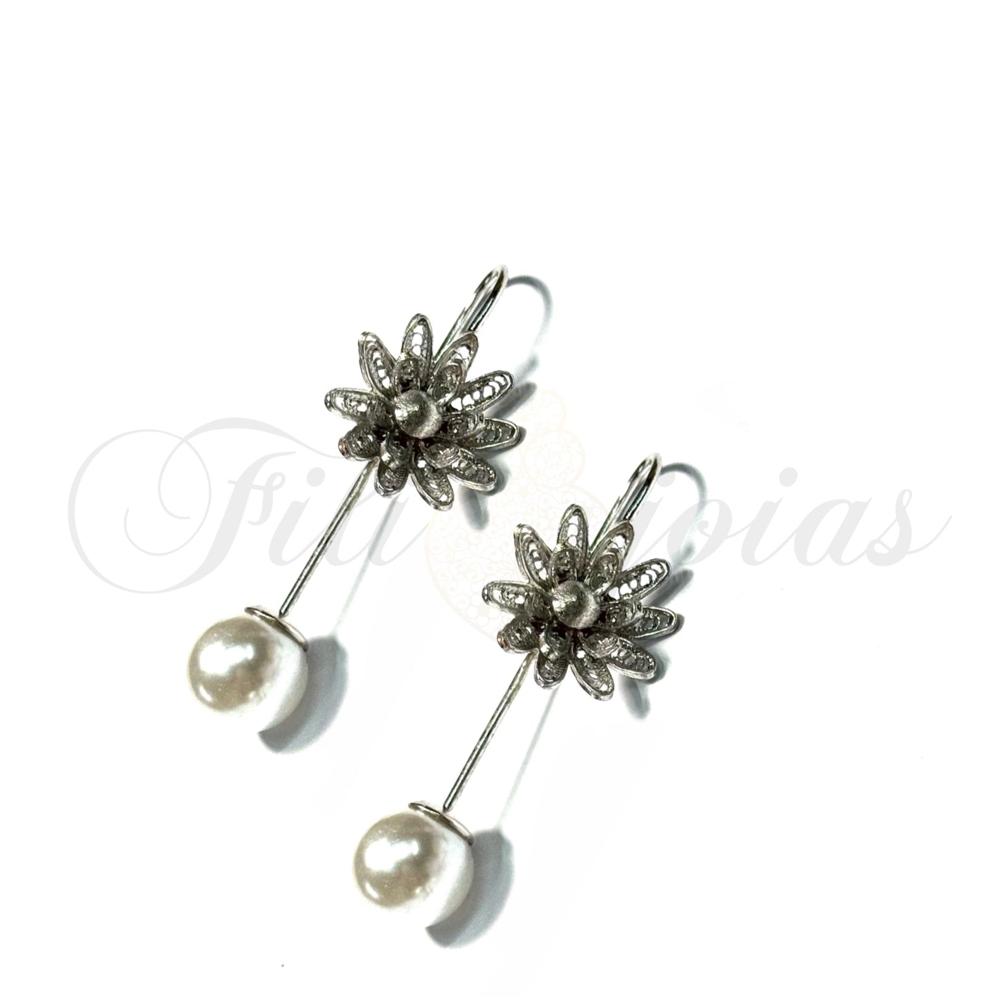 Brinco Pérola com Flor de Espinhos