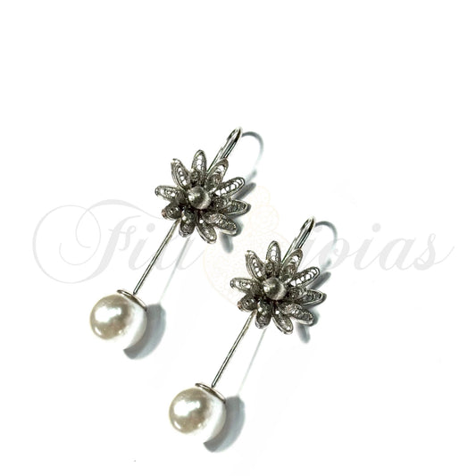 Brinco Pérola com Flor de Espinhos