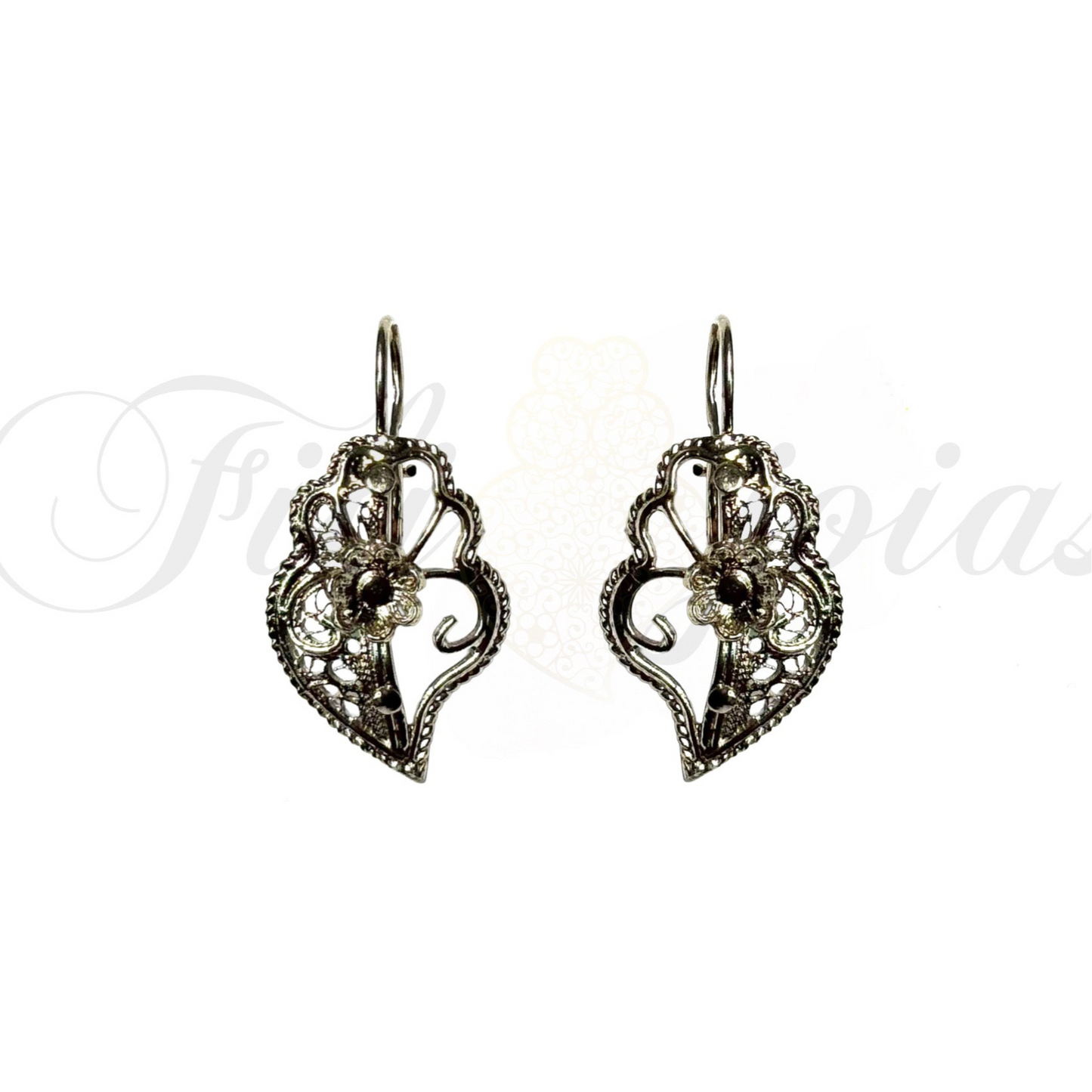 Brinco Coração de Viana Meio Cheio