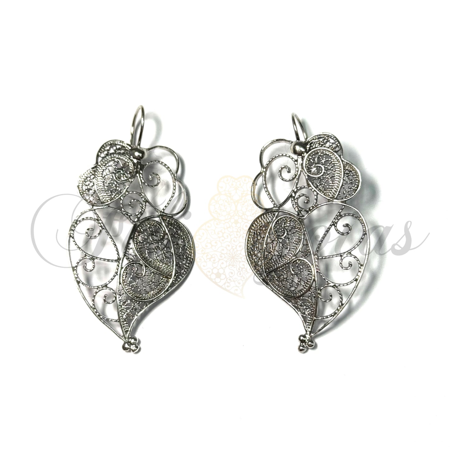 Brinco Coração de Viana Contemporâneo