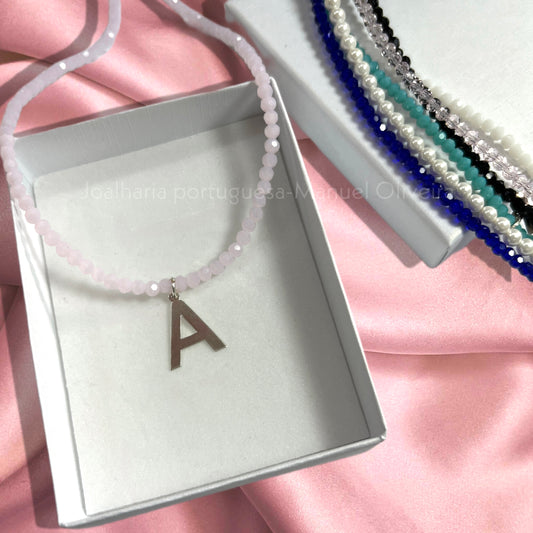 Colar de Pedras Rosa Opacas com Letra