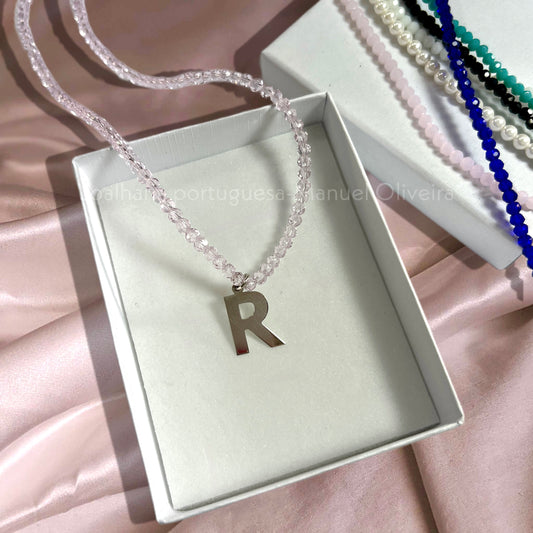 Colar de Pedras Rosa Transparente com Letra