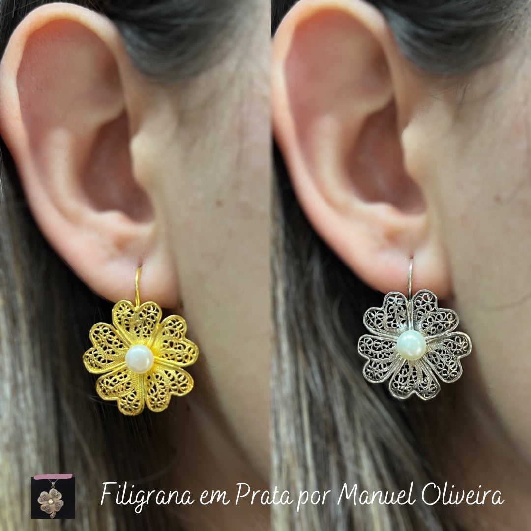 Brinco Flor de Cosmos