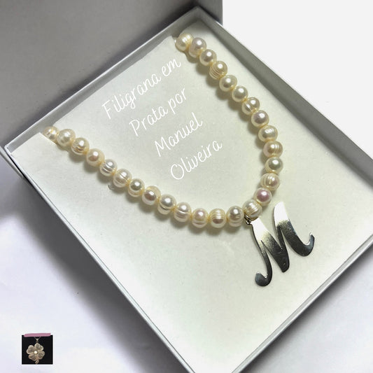 Colar de Pérolas com inicial